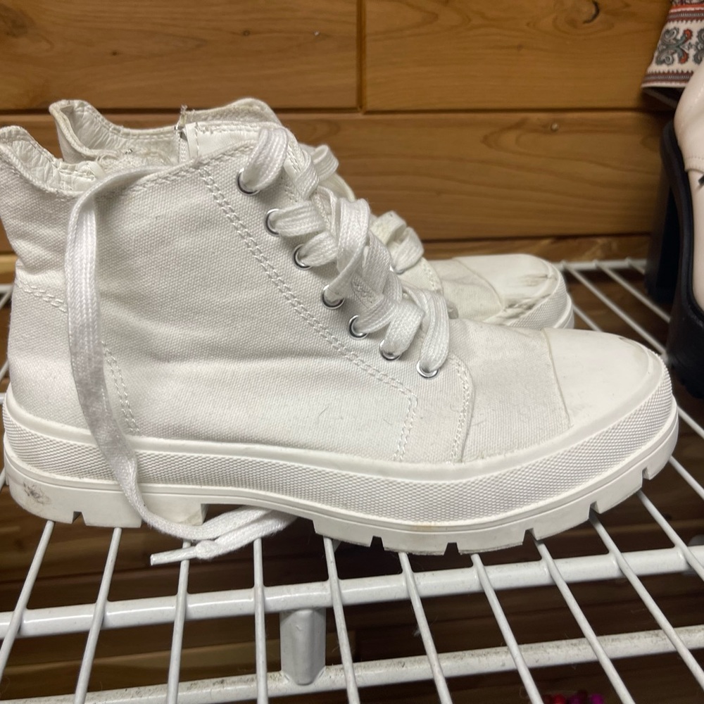 Women’s White Zip Up Hightops
